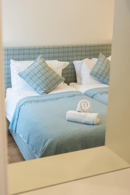 Self Catering , City Centre Apartment With Parking Edinburgh Bagian luar foto