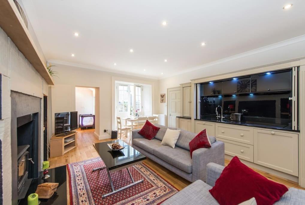 Self Catering , City Centre Apartment With Parking Edinburgh Bagian luar foto