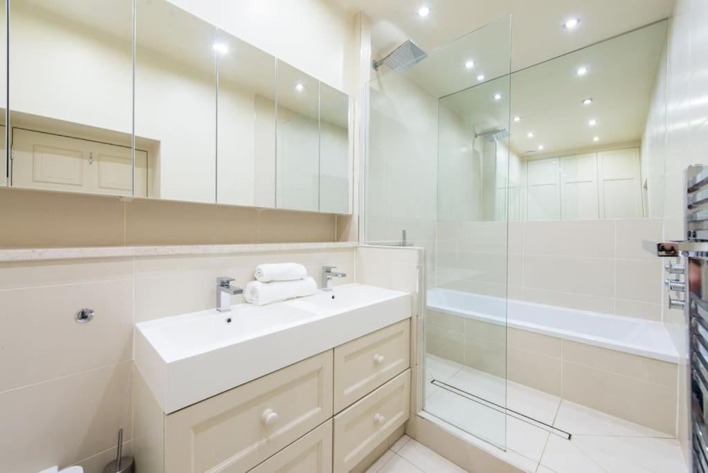 Self Catering , City Centre Apartment With Parking Edinburgh Bagian luar foto