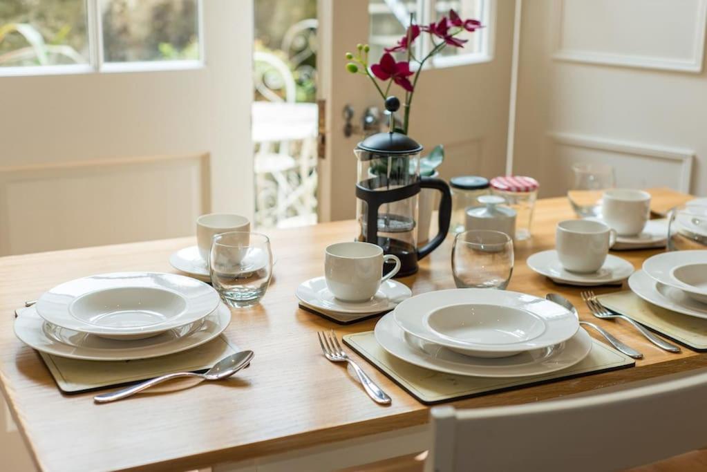 Self Catering , City Centre Apartment With Parking Edinburgh Bagian luar foto