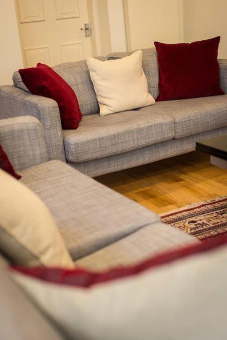 Self Catering , City Centre Apartment With Parking Edinburgh Bagian luar foto