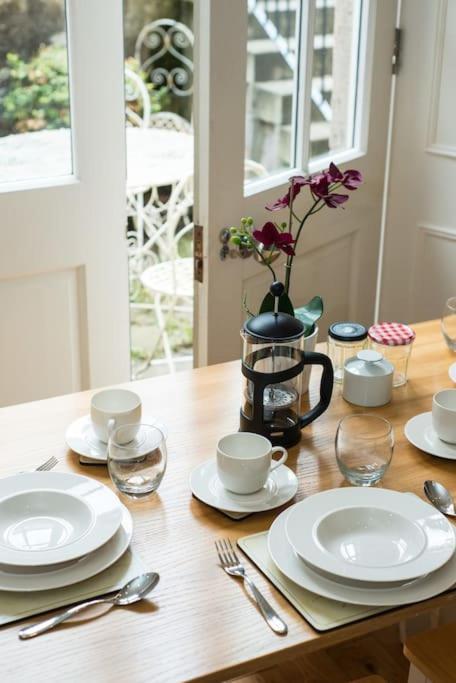Self Catering , City Centre Apartment With Parking Edinburgh Bagian luar foto
