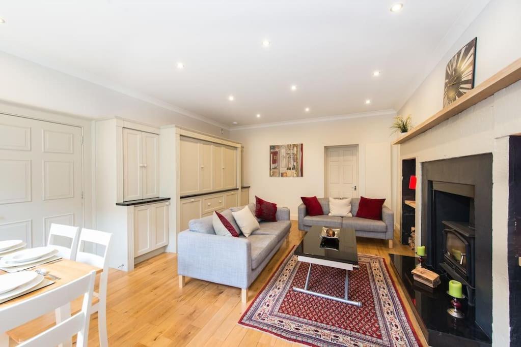 Self Catering , City Centre Apartment With Parking Edinburgh Bagian luar foto