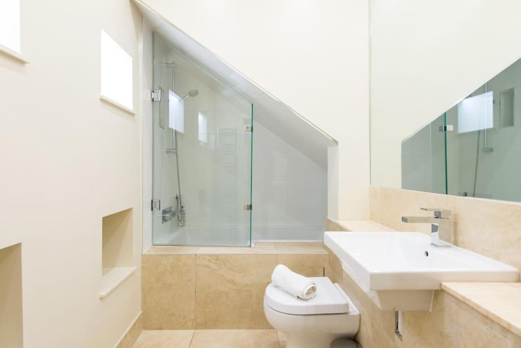 Self Catering , City Centre Apartment With Parking Edinburgh Bagian luar foto