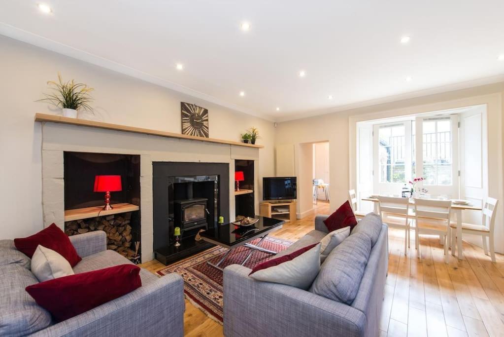Self Catering , City Centre Apartment With Parking Edinburgh Bagian luar foto
