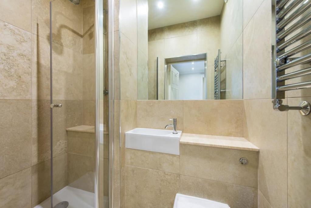 Self Catering , City Centre Apartment With Parking Edinburgh Bagian luar foto